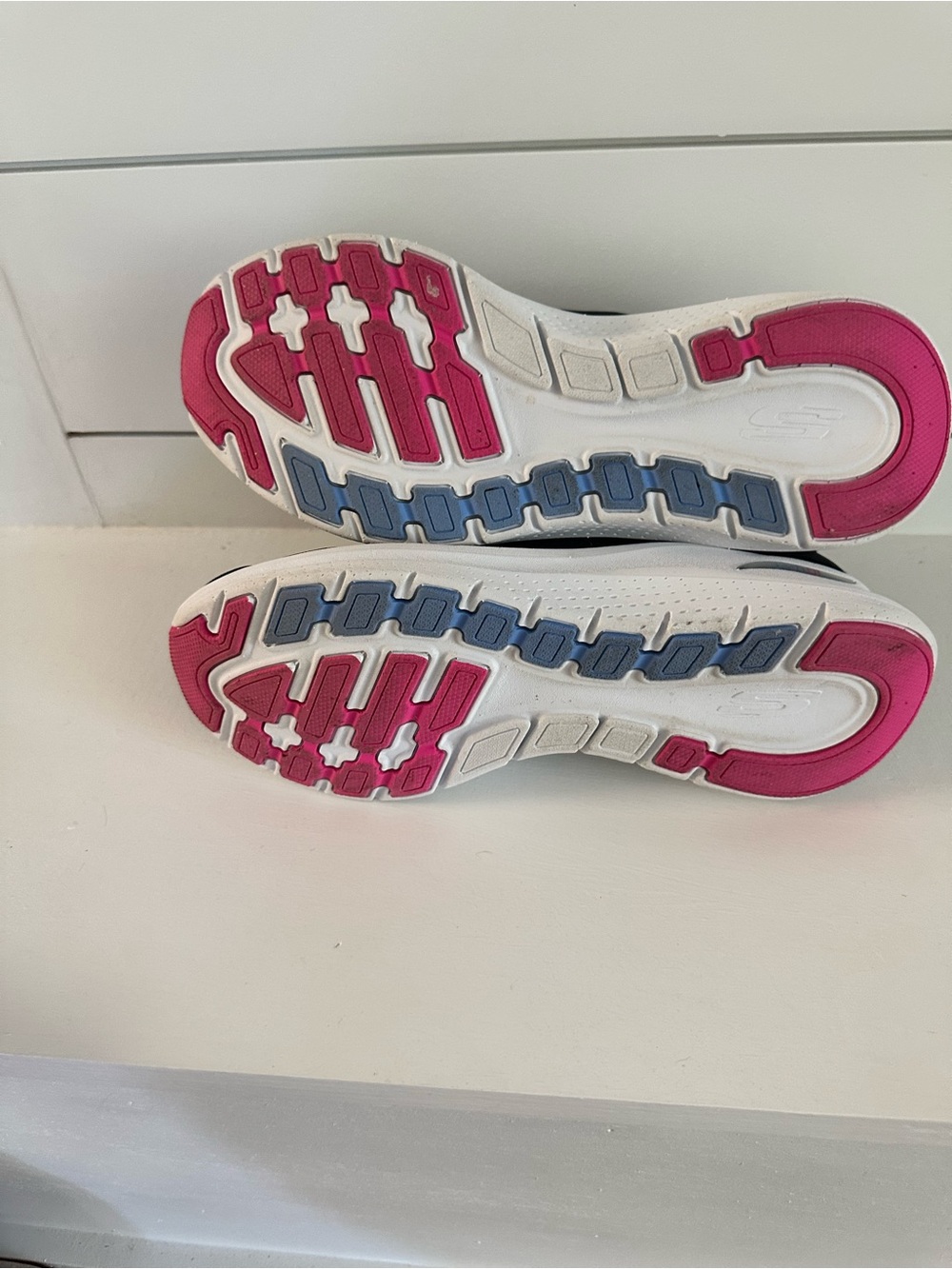 Skechers Arch Fit Slip-Ons Sneakers Like New - Picture 6 of 9